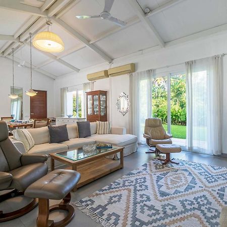 Hamptons Charm By Stayvista Luxury 5Br With Pool, Lawn & Table Tennis Alībāg Exterior photo