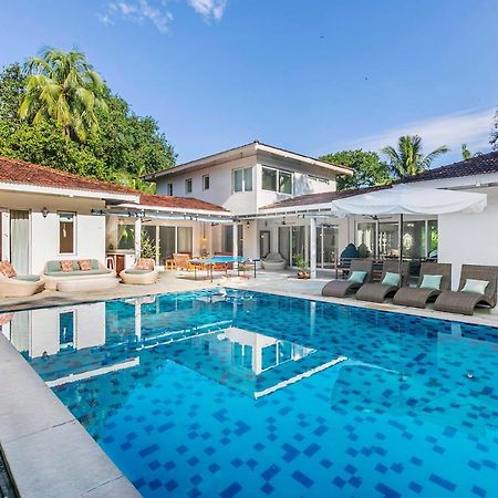 Hamptons Charm By Stayvista Luxury 5Br With Pool, Lawn & Table Tennis Alībāg Exterior photo