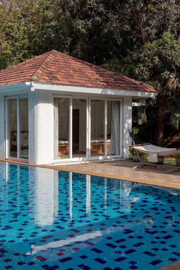 Hamptons Charm By Stayvista Luxury 5Br With Pool, Lawn & Table Tennis Alībāg Exterior photo