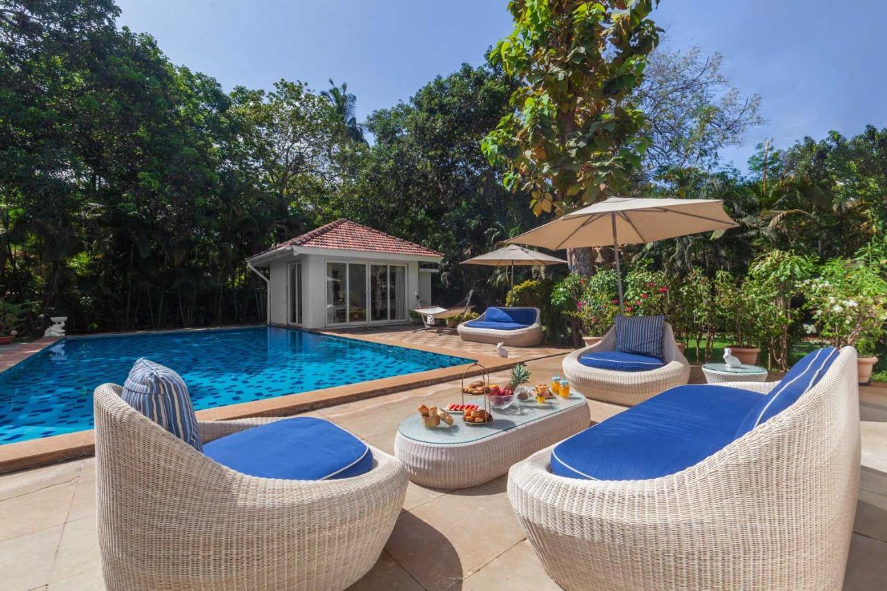 Hamptons Charm By Stayvista Luxury 5Br With Pool, Lawn & Table Tennis Alībāg Exterior photo