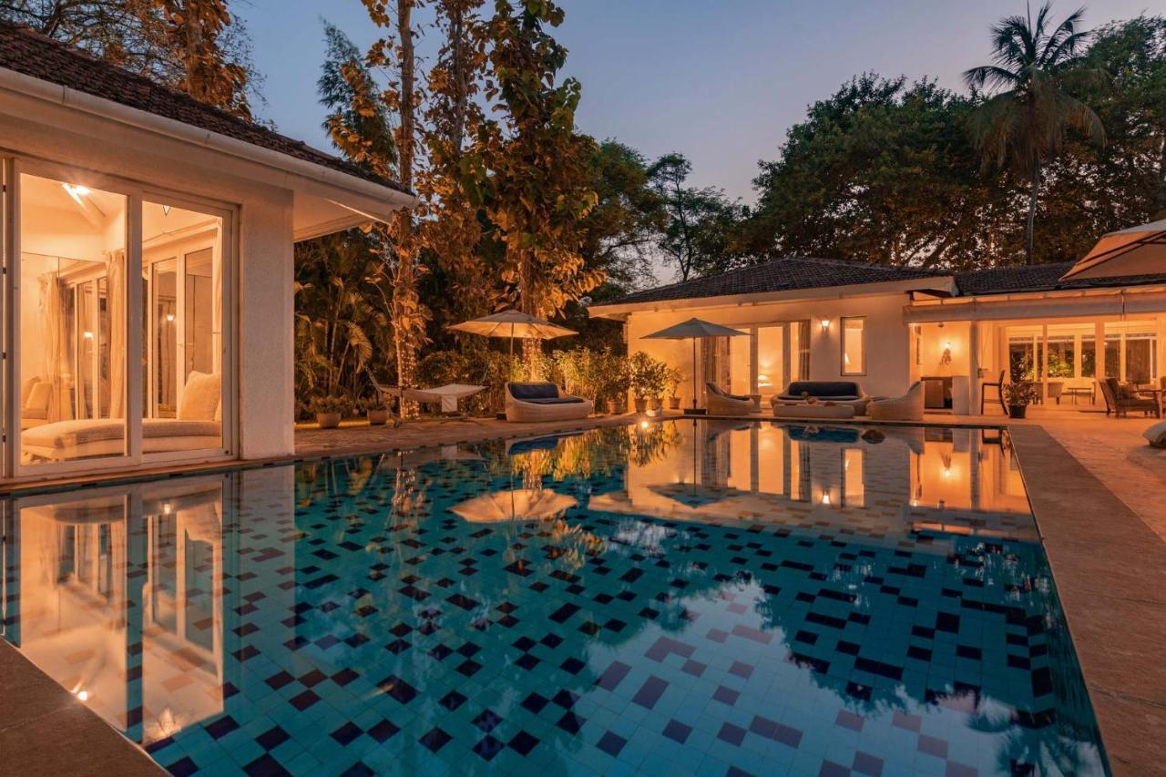 Hamptons Charm By Stayvista Luxury 5Br With Pool, Lawn & Table Tennis Alībāg Exterior photo