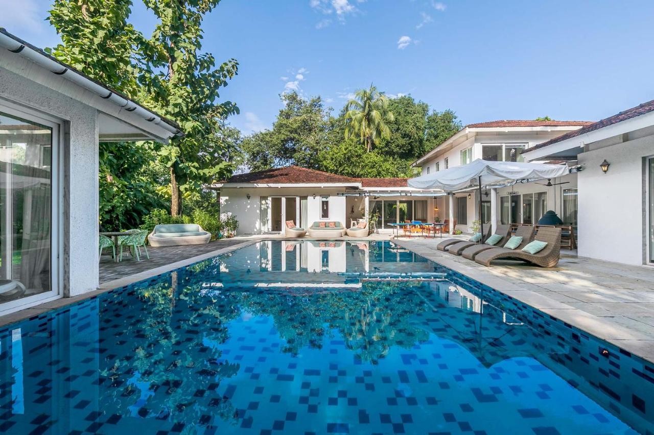 Hamptons Charm By Stayvista Luxury 5Br With Pool, Lawn & Table Tennis Alībāg Exterior photo